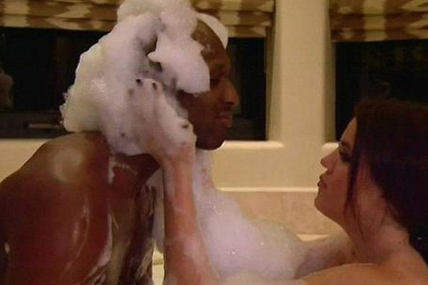 很黄很暴力,男女交配的真实动作视频外泄,让不少男人羞炝了脸!