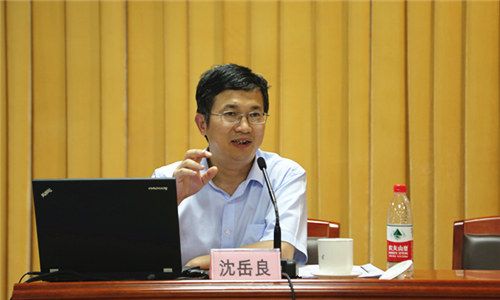 进行了一次"科研思维,技巧和演示培训会,我院智利彩副院长,段虎军