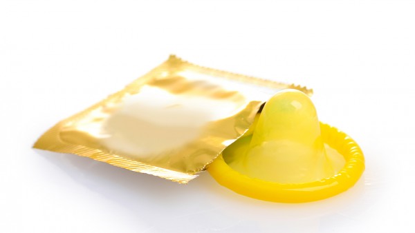 早泄的日常护理是怎样的？早泄与避孕套的关系是怎样的？