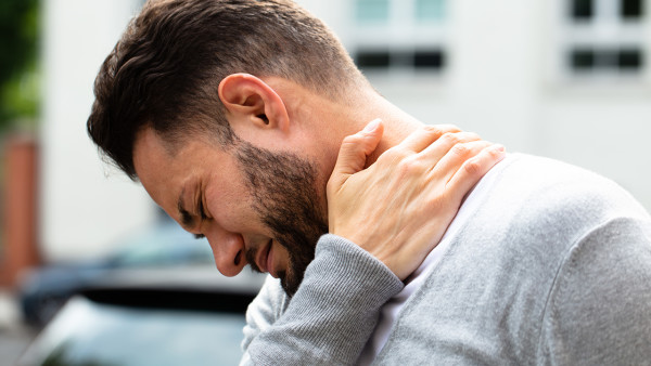 中老年颈椎病的原因是什么?