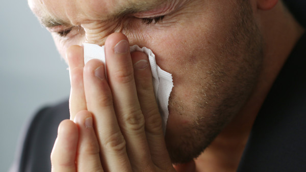 过敏性鼻炎是由遗传引起的吗