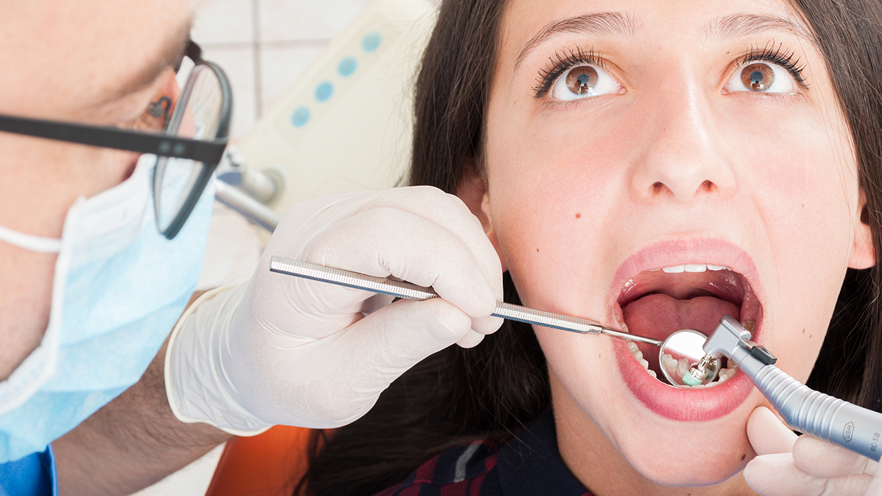 如何区分牙周炎与牙龈炎
