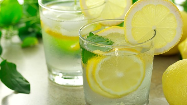 怎么自制柠檬水？