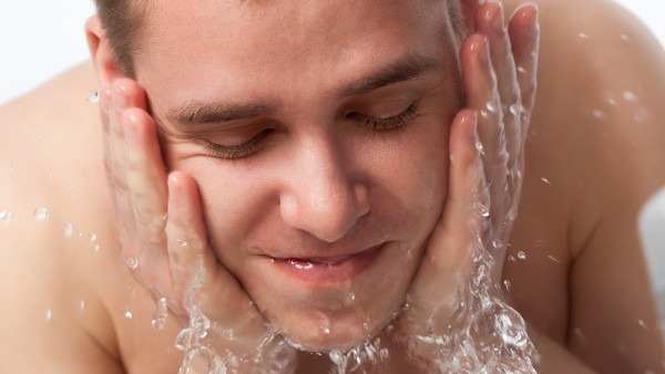 男人护肤祛痘美容的方法