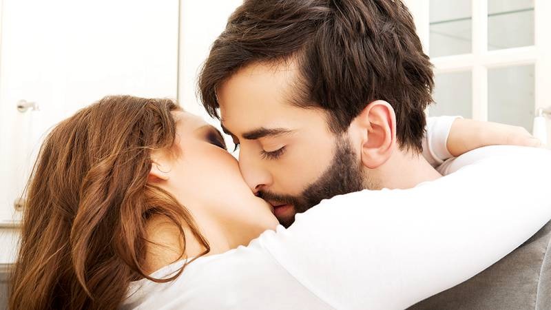 夫妻之间舌吻技巧有哪些？  保持口气的清新很重要