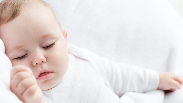 促进宝宝长高的方法有哪些？ 保证充足的睡眠