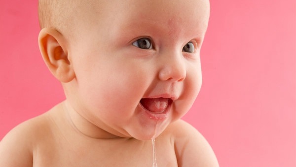 抱婴儿时听到脊椎骨响怎么回事？ 会对婴儿有影响吗？