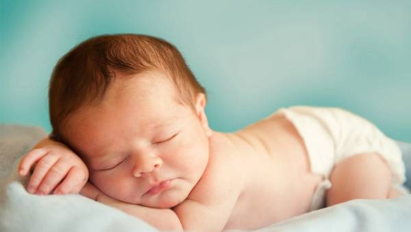 婴儿睡觉时呼吸急促是怎么回事？  偶尔或是正常现象