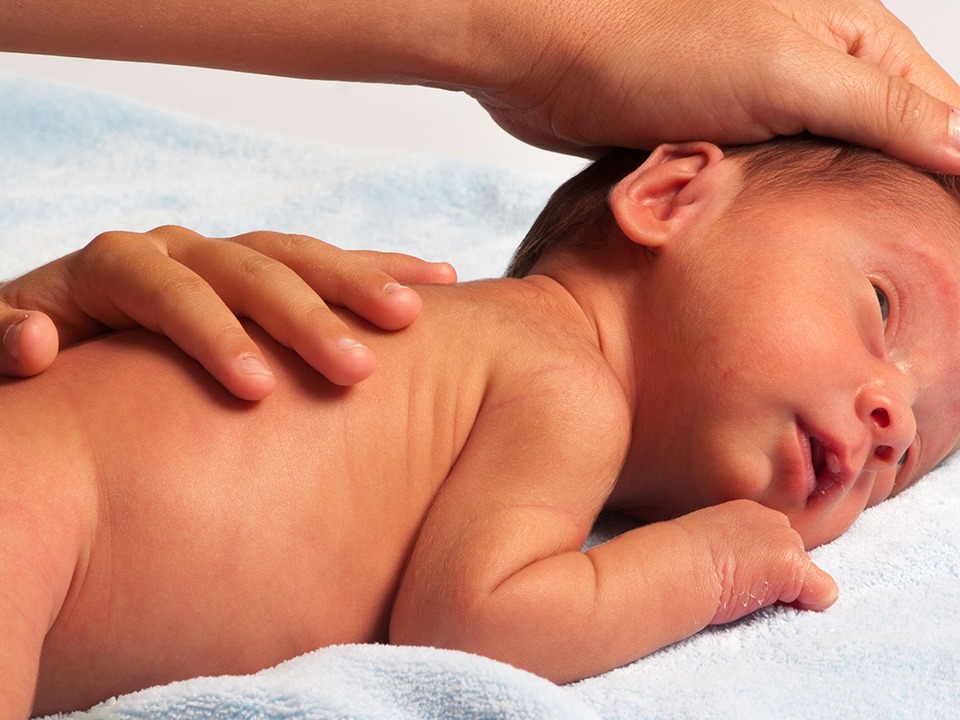 新生儿湿疹的饮食应格外注意吗？ 新生儿其他注意事项有什么？