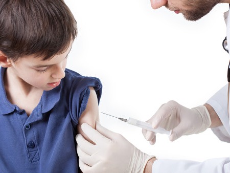 新生儿打疫苗会不会降低免疫力？这几个不良反应必须要知道