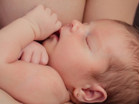 幼儿睡觉不安稳的原因有什么？  由哪些因素造成的？