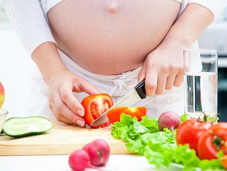 产妇坐月子该怎么补？7种食物不能吃，4个事项需谨慎