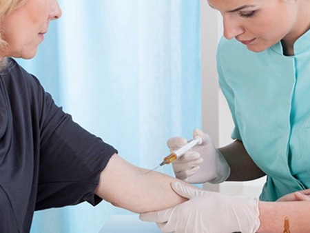 世界首次！英国启动争议性疫苗试验 主动感染新冠病毒