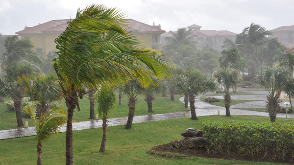 台风“莫拉菲”将移入南海，中等强度冷空气影响华北等地