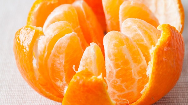大雪节气新鲜水果少 橘子来凑热闹