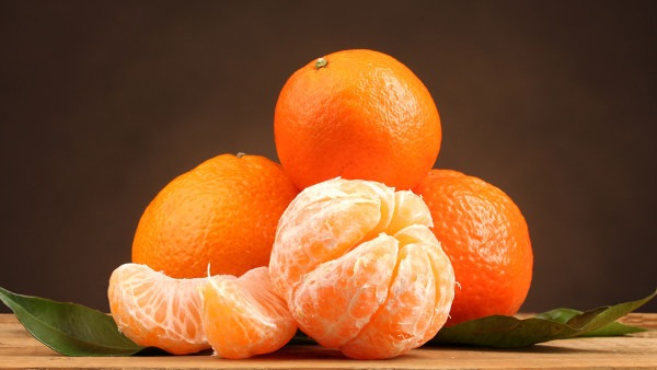 大雪节气新鲜水果少 橘子来凑热闹