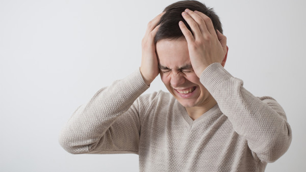 前额头痛是什么原因导致的 患有前额头痛该怎么办才好