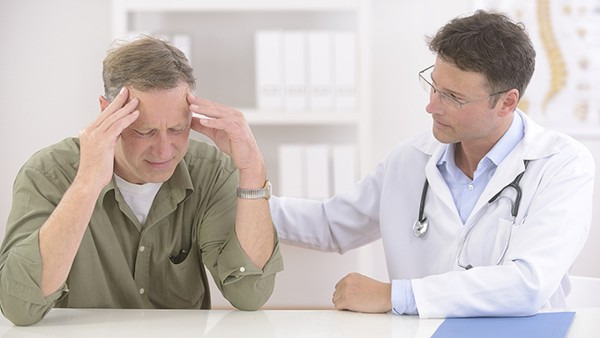 早期脑血栓会出现哪些症状 早期脑血栓会出现头疼的表现吗