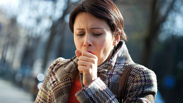 为什么肺炎越治越咳？有这些病因