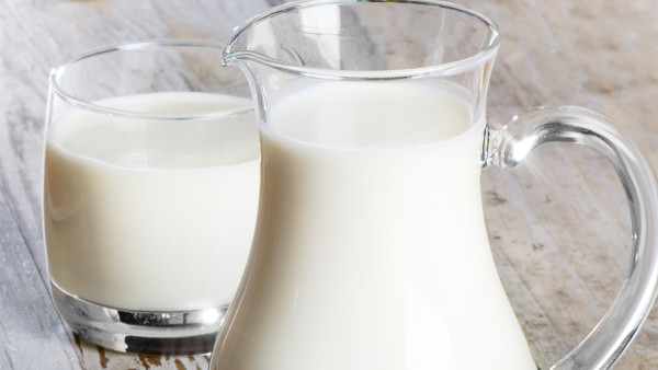 反流性食管炎能喝牛奶吗？最好不要喝