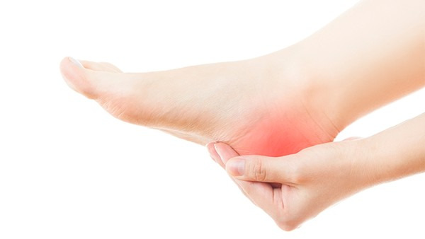 后脚跟痛是痛风吗 后脚跟痛的诱发因素都有哪些