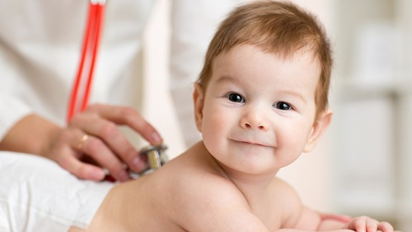 宝宝早起眼肿是怎么回事 导致宝宝早起眼肿的5个原因