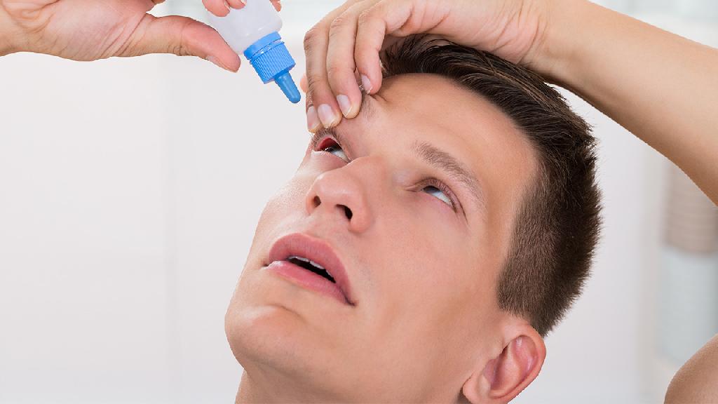 眼睛里有颗粒磨是怎么回事 眼睛里有颗粒磨和滤泡性结膜炎有关吗