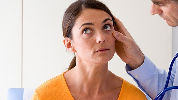 眼睛老流眼泪是怎么回事 导致眼睛老流眼泪的4个病因