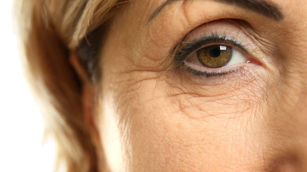 黄斑变性和老花眼区别是什么 黄斑变性和老花眼的发病时间不同