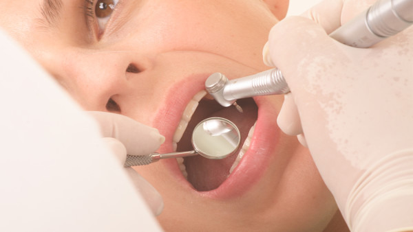 牙周炎的原因是什么？与很多因素有关