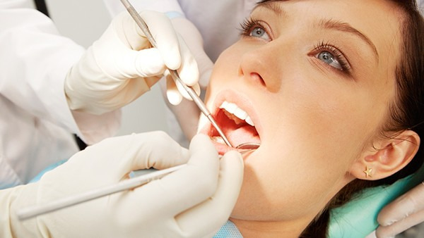 急性牙周炎可以通过药物治疗和手术治疗 手术治疗有4种方法