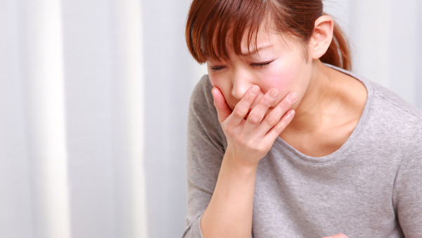 牙龈溃疡是什么原因导致的 牙龈溃疡该怎么办才好