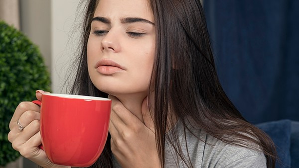 咽喉炎会传染吗 咽喉炎常见的症状表现都有哪些
