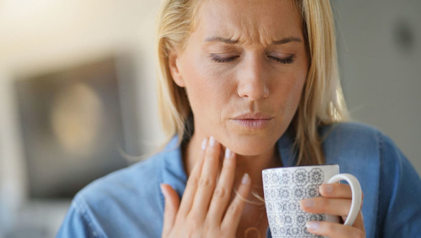 咽喉炎引起发烧怎么办 导致咽喉炎的病因都有哪些