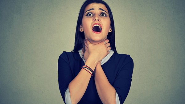 嗓子堵得慌怎么回事 嗓子堵得慌有可能是这4种疾病引起的
