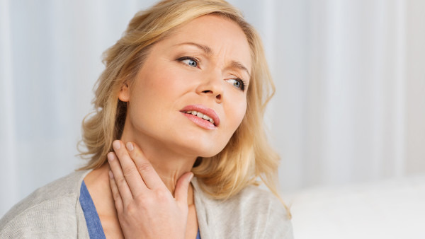 喉咙堵胸闷是怎么回事？提示身体出现问题
