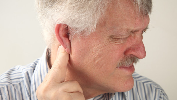 中耳炎会导致听力下降吗 中耳炎的常见症状表现都有什么