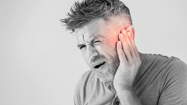 中耳炎的症状都有哪些 中耳炎有哪些分型