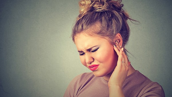 感冒咳嗽耳朵疼是怎么回事 感冒咳嗽耳朵疼治疗不及时会发生什么