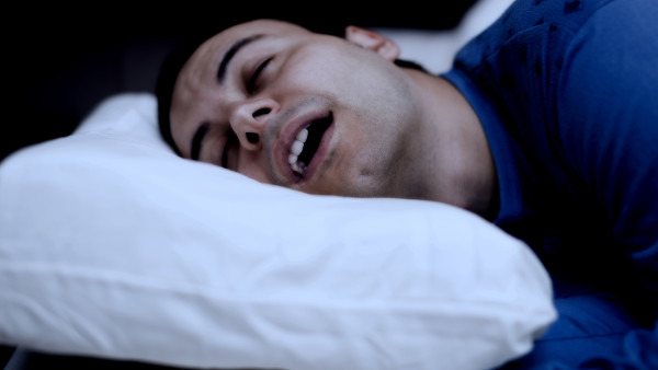 睡觉打呼噜的危害都有哪些 睡觉打呼噜会对大脑有影响吗