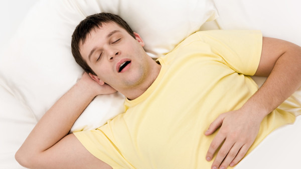 为什么睡觉会打呼噜 打呼噜的危害都有哪些