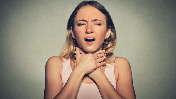 慢性咽炎痰多怎么化痰 慢性咽炎痰多都是由什么导致的