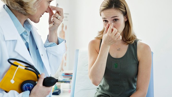 鼻中隔偏曲的症状有哪些 鼻中隔偏曲到什么情况下必须手术