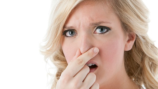 鼻中隔偏曲症状都有哪些 鼻中隔偏曲是先天的吗