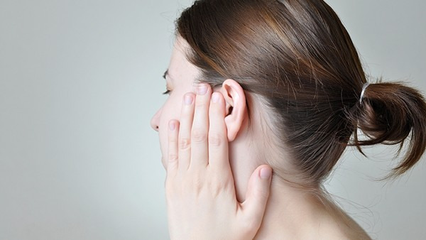 耳鸣症状有哪些 造成耳鸣的原因是什么