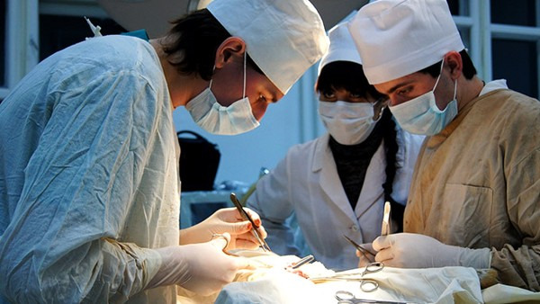 宫外孕腹腔镜手术过程