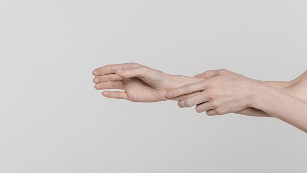 颈椎病手麻是怎么回事