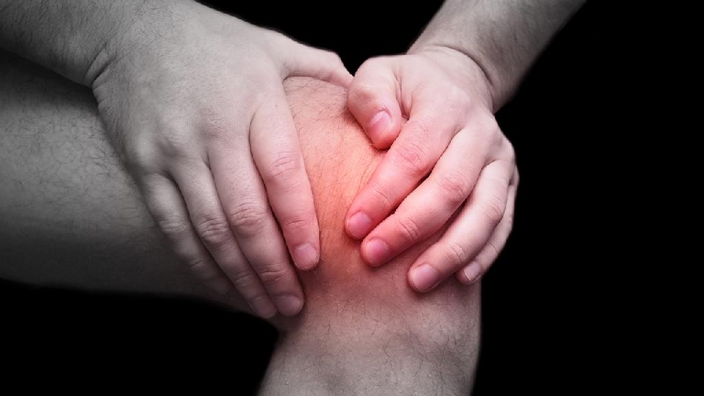 膝骨性关节炎的症状都有哪些 膝骨性关节炎会导致膝关节变形吗