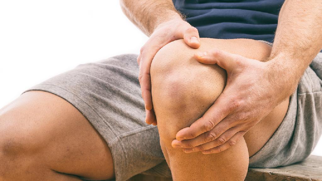 膝盖后面疼痛是什么原因 膝盖后面疼痛是膝关节炎吗