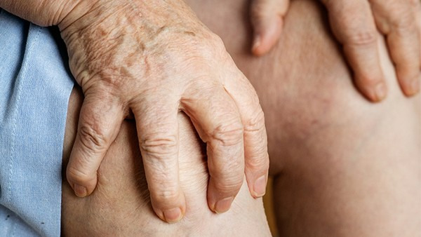 退行性膝关节炎怎么锻炼 膝关节炎的症状都有哪些